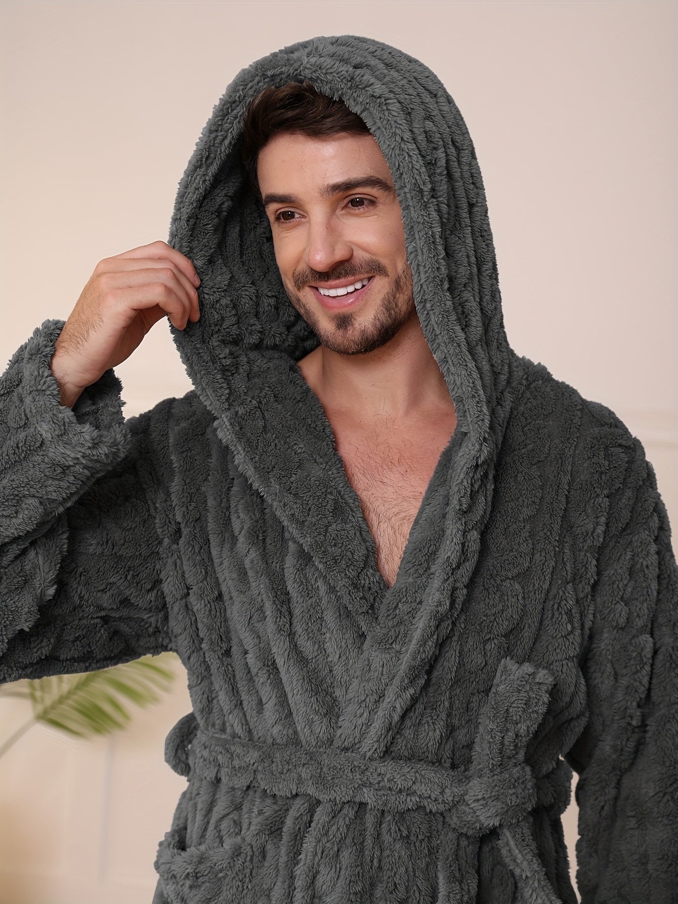 Peignoir homme effet torsadé en tissu éponge à capuche