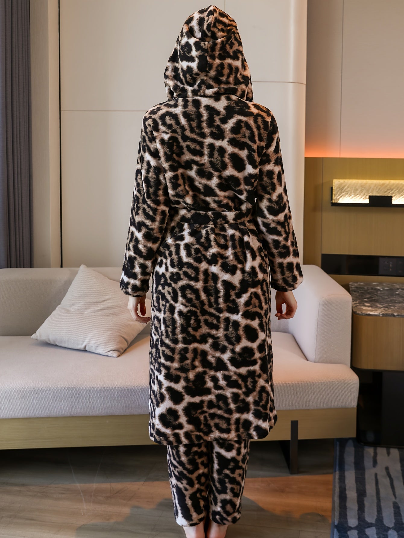 Peignoir femme polaire à capuche motif léopard avec ceinture et poches